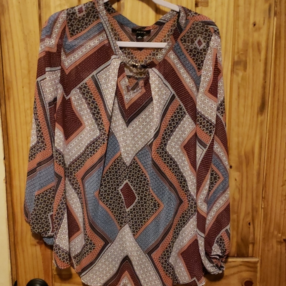 Cute long sleeve patterned blouse.
